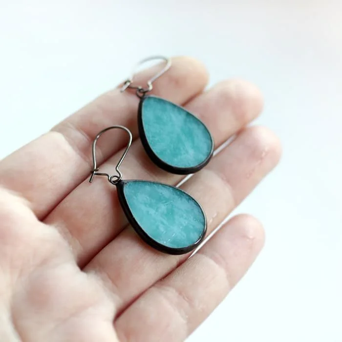 Handcrafted turquoise blue teardrop earrings in Tiffany technique.