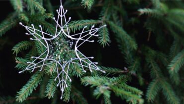 Stained Glass Christmas Gifts: 15 Handmade Ideas for a Bright Holiday Home