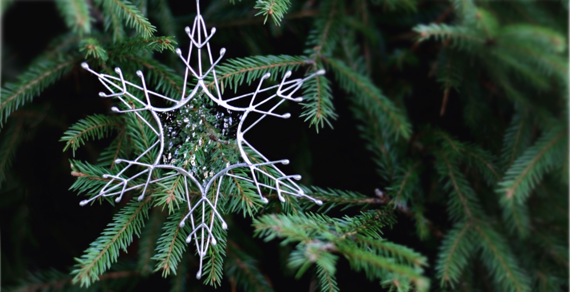 Stained Glass Christmas Gifts: 15 Handmade Ideas for a Bright Holiday Home